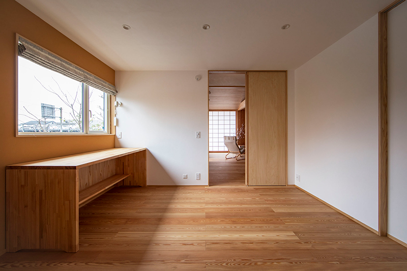 無垢材で包まれた住宅